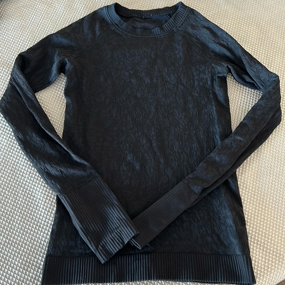 Lululemon Textured Long Sleeve Size 4